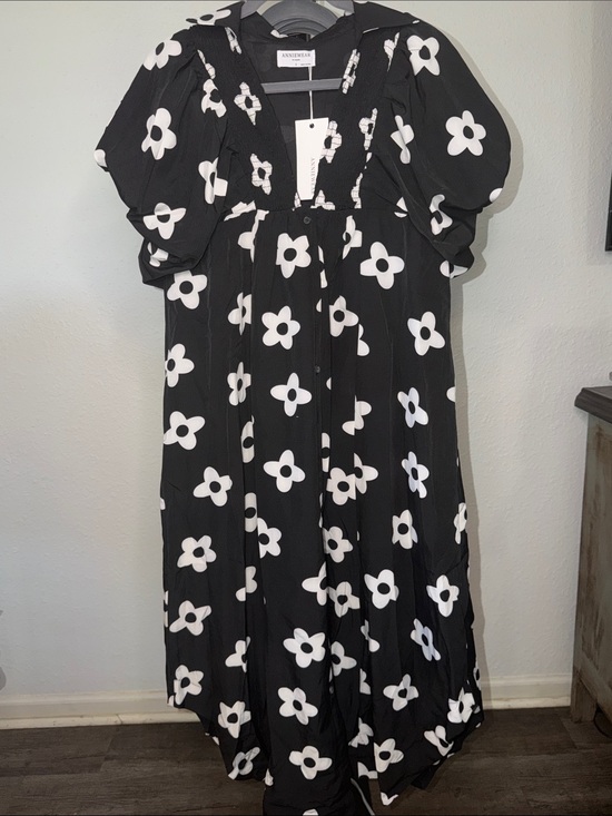 Anniewear Dresses & Skirts - Anniewear Black Floral Midi Dress
